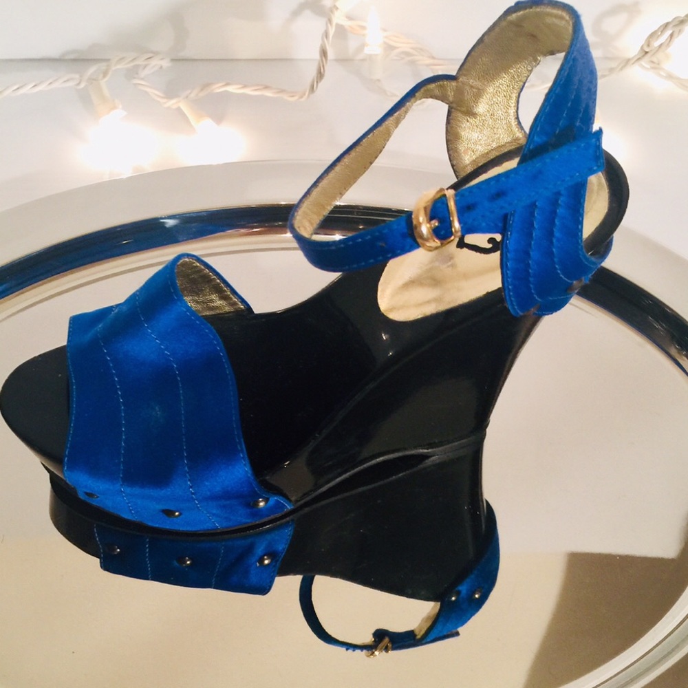 Blugirl NWT Sexy Black & Royal Blue Wedge Sz 6